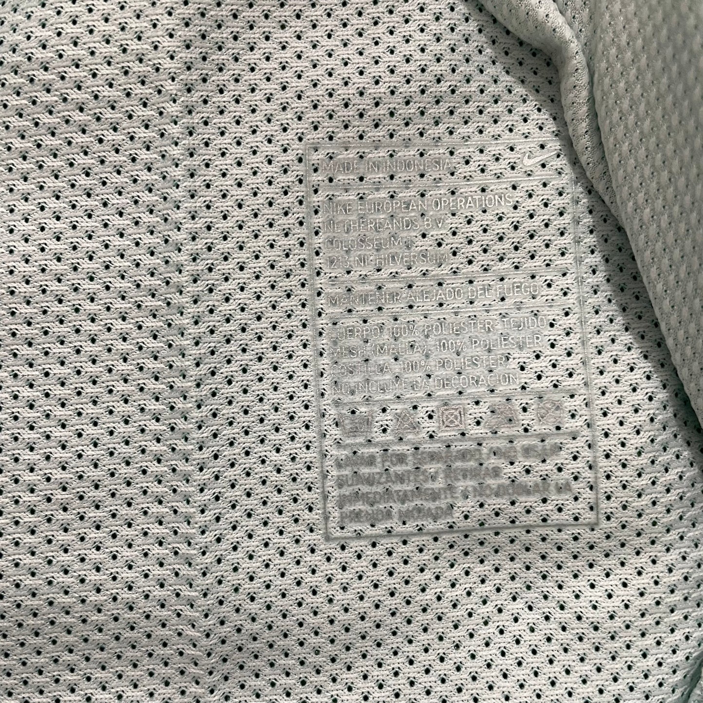 <tc>2010-2011 FC Barcelona Player Issue camiseta visitante #6 Xavi (M)</tc>