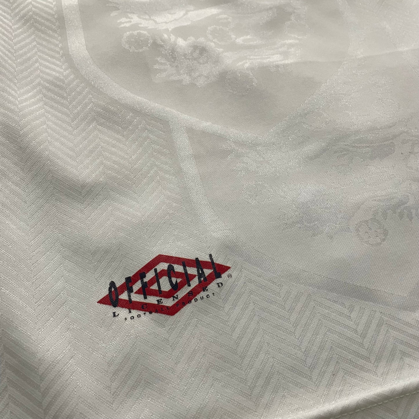 1993-1995 England home shirt #8 Gascoigne (L)