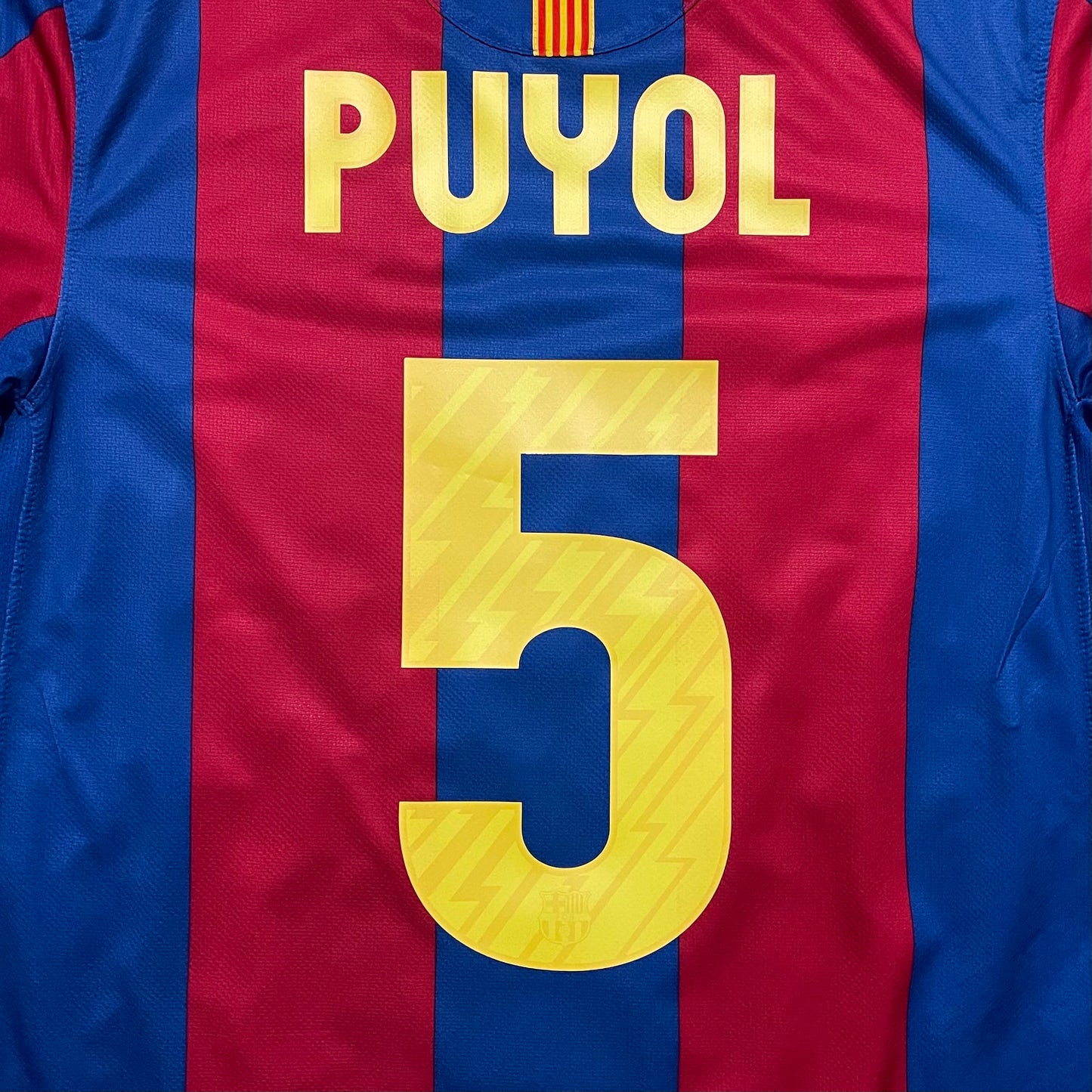 2010 2011 FC Barcelona home shirt 5 Puyol M Football and Shirts