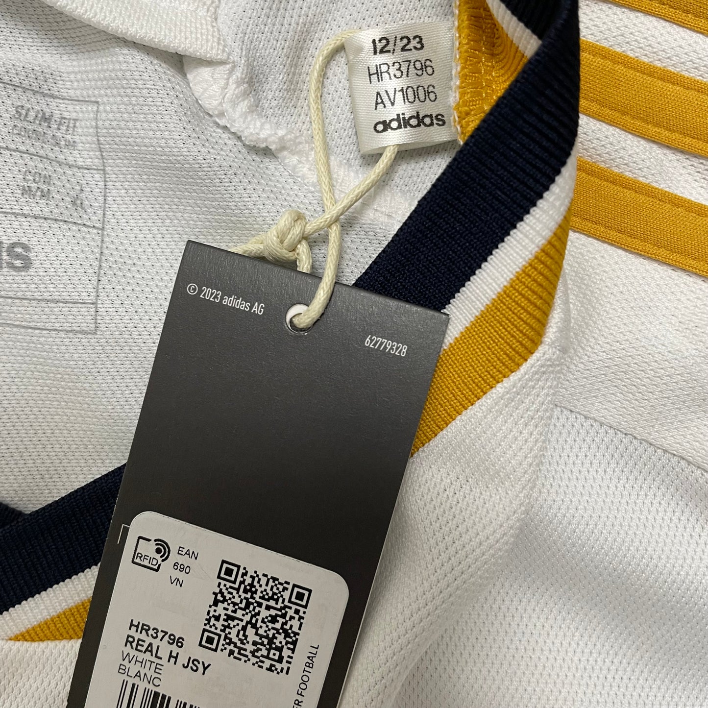 2023-2024 Real Madrid CF home shirt (M, L)