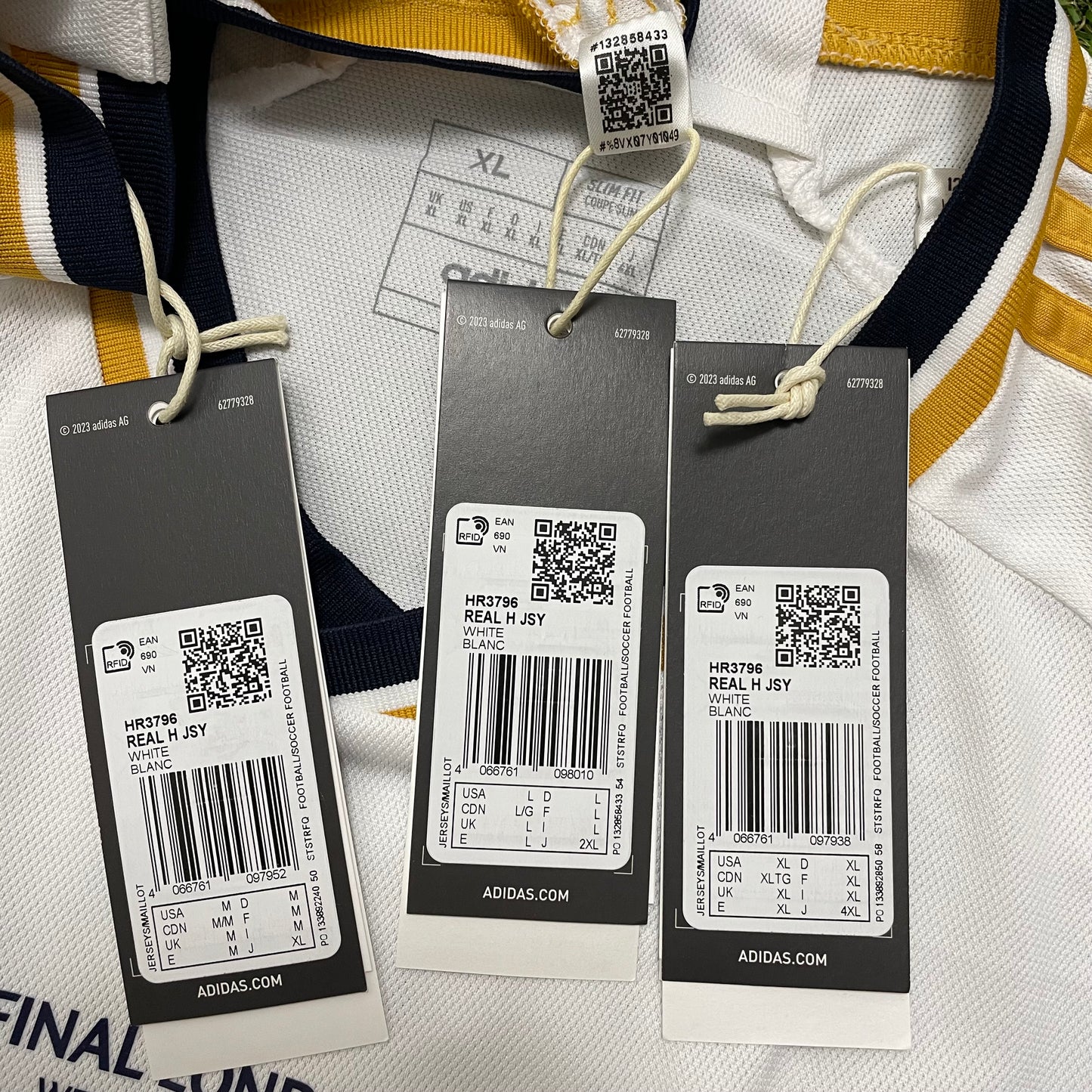 2023-2024 Real Madrid CF home shirt (M, L)