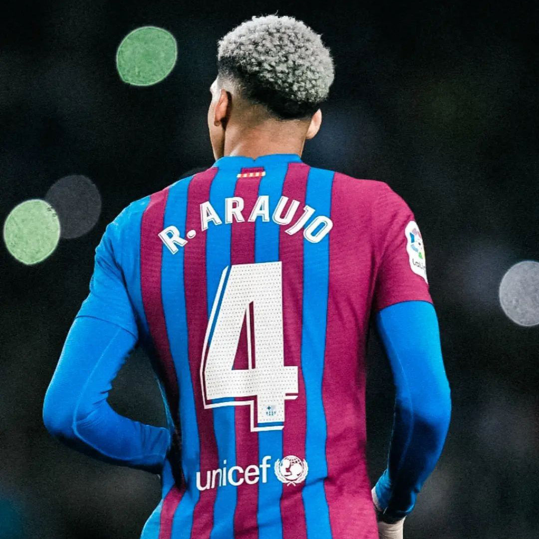 2021-2022 FC Barcelona Player Issue home shirt #4 Araujo (L