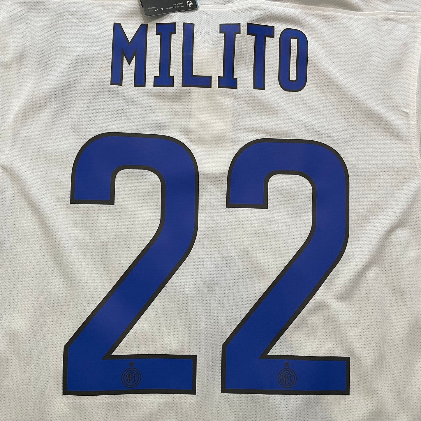 <tc>2011-2012
FC Inter Milán camiseta visitante #22 Milito (M)</tc>