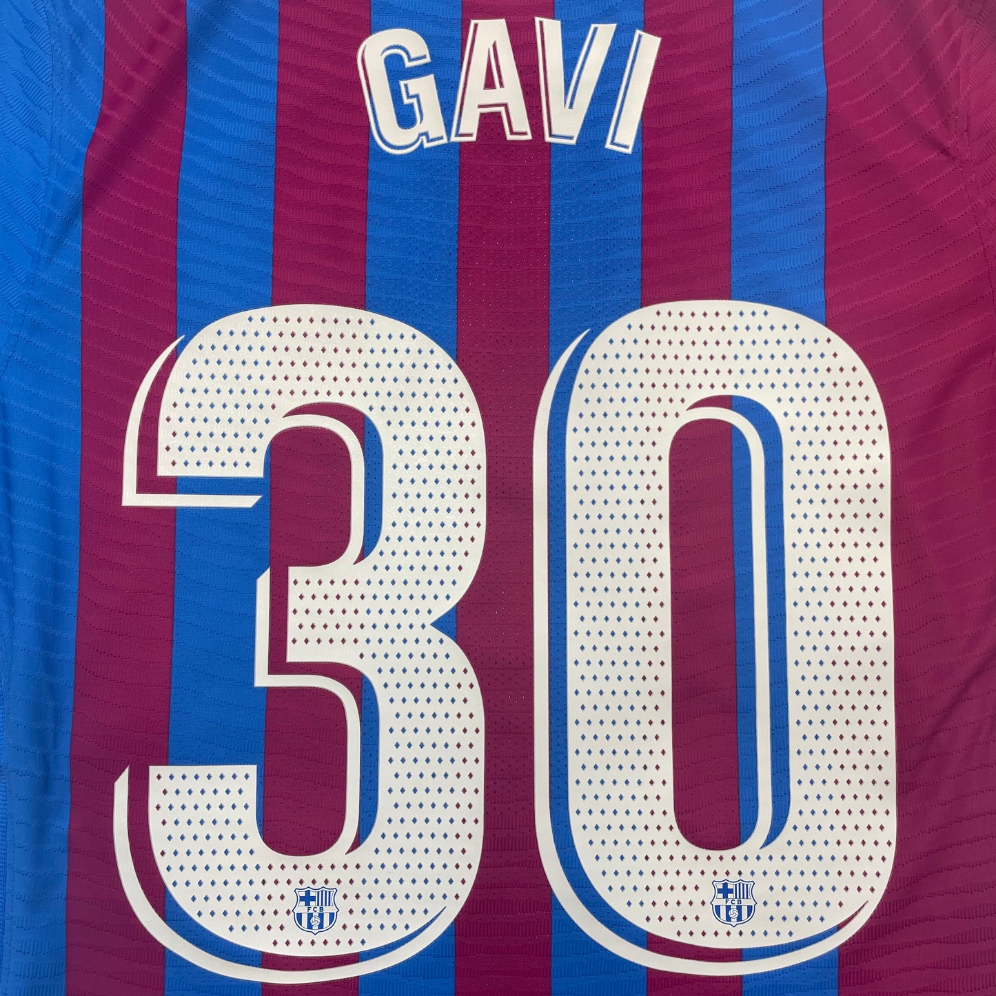 <tc>2021-2022 FC Barcelona Player Issue camiseta local #30 Gavi (M)</tc>